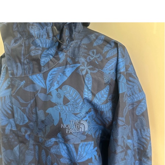 Great like-new North Face Venture 2 rain jacket! New to Poshmark! - Picture 5 of 9